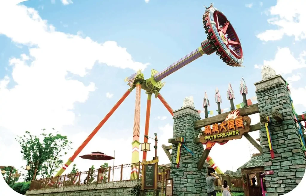 Аттракцион Sky Screamer с высокой маятниковой конструкцией