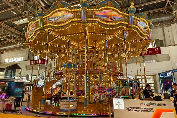 structural features of a commercial carousel